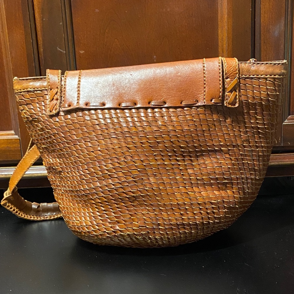 Elegant Brown Woven basket style Leather Shoulder Bag - Picture 3 of 15